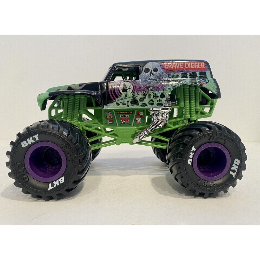 GRAVE DIGGER Monster Jam Truck Series 13 Purple BKT Wheels 1:24 Scale